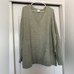 Women’s v-neck sweater